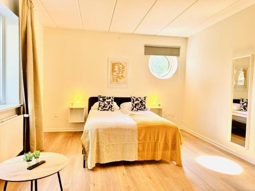 aday - Bright Sunny Studio Apartment