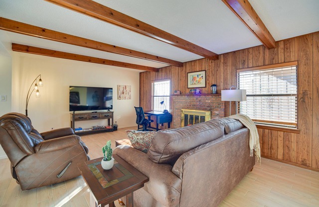 Adobe Home in Albuquerque w/Covered Patio