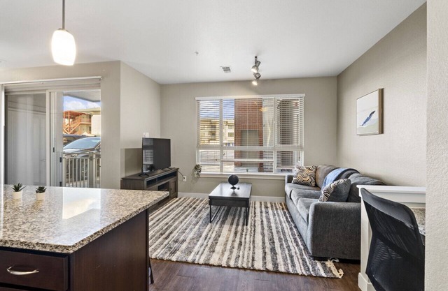 Adorable 1BR Sky Ridge Medical