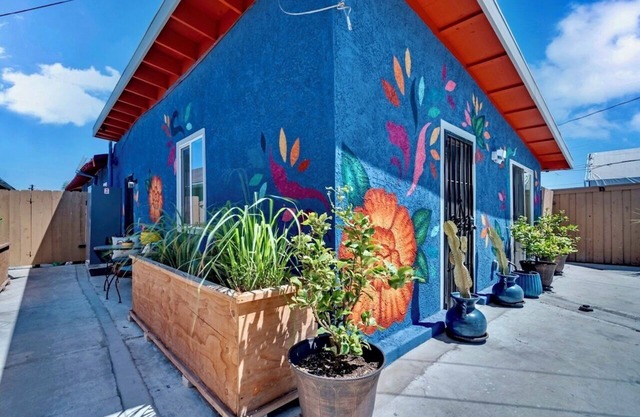 Adorable 2 Bed 1 Ba Casita with Murals - Parking, WIFI, Central San Diego