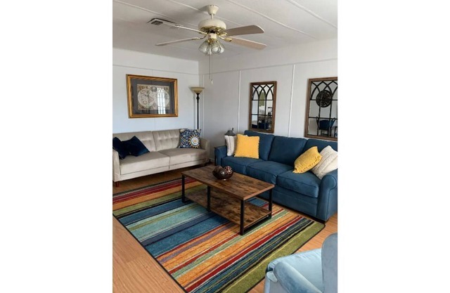 Adorable 2 Bedroom 1 Bath Duplex