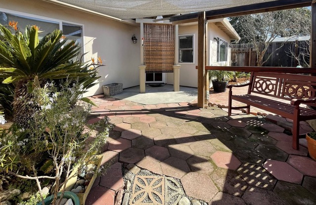 Adorable One Bedroom Guest House with Hot Tub