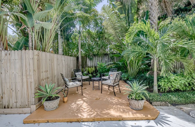 Adorable second-floor home with WiFi, shady patios, shared W/D, & kitchenette