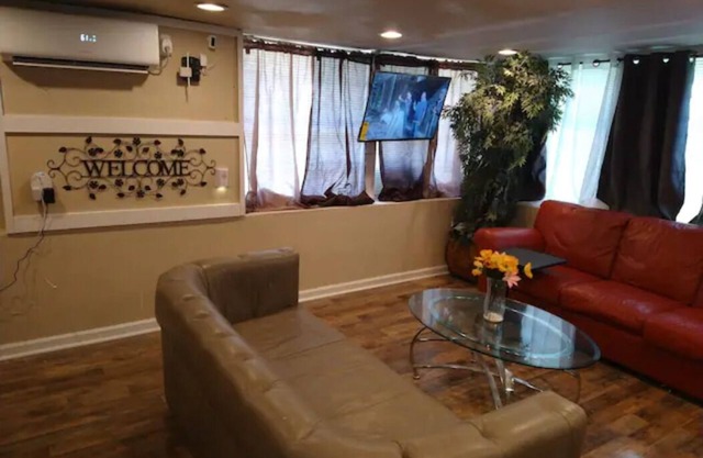 Adorable Spacious Apt with Private Entrance Close to Downtown Dallas