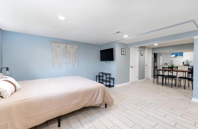 Adorable Studio unit in Dundalk!