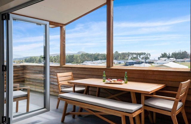 Adventure Sika - Relax on the deck with views