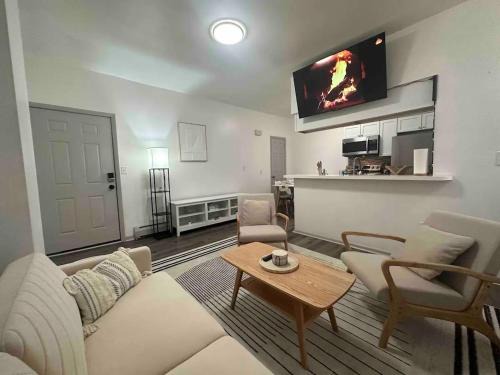 Affordable Stay Near Proctors A8
