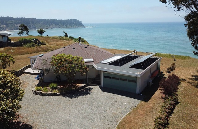 Agate Beach Hideaway - 3-Bed/1-bath Furnished Monthly Rental in Trinidad, CA