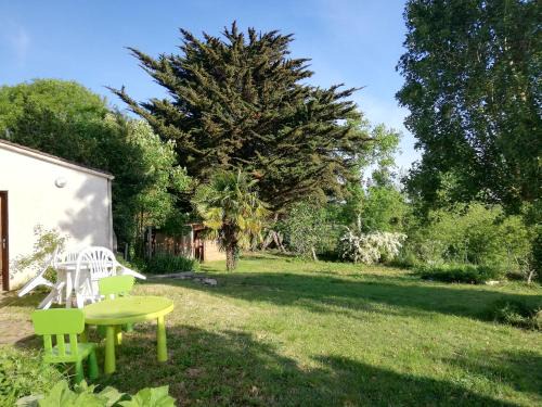 Agréable maison calme avec terrasse, jardin et vue sur verger