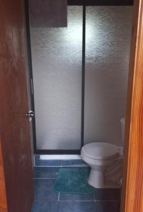 Agradable Cabaña inserta en bosque nativo