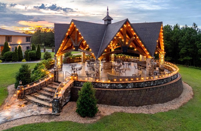 Aiden by Best Western Warm Springs Hotel and Event Center
