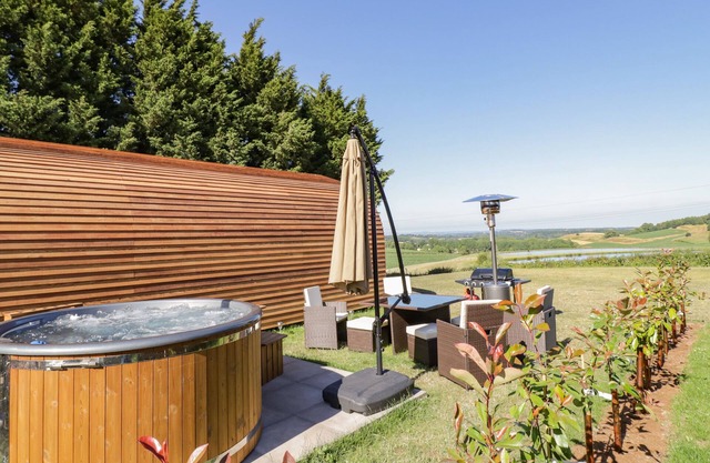 AILSA CRAIG, pet friendly, character holiday cottage in Great Witley