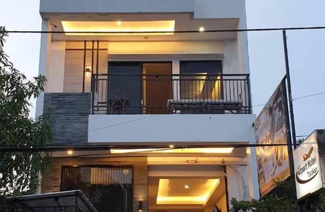 AIRPORT HOTEL