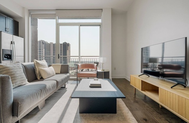 Airy Downtown Austin 1BR w/Gym, Pool & W/D, nr Rainey St, by Blueground