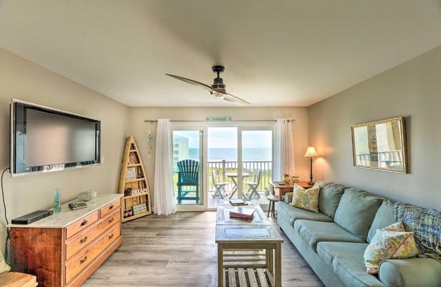 Airy Oceanfront Condo Beach Views and Pool Access!