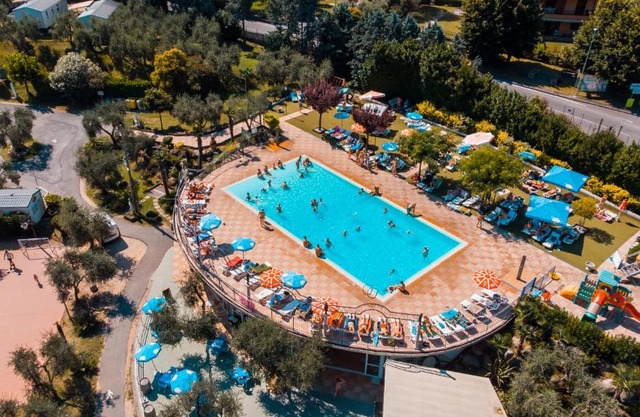 Albatross Mobile Homes on Camping Eden