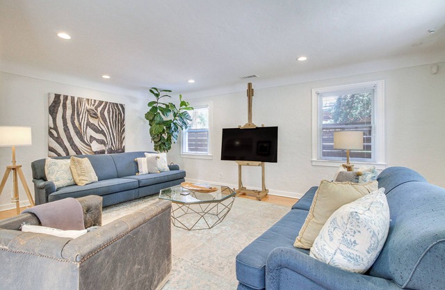 Albuquerque Adobe Cottage: Yard, Walkable Area