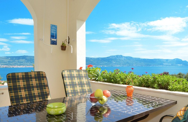 ALBUS 2 sea view for 4+1 persons, 160m from beach