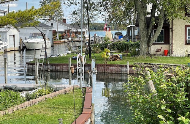 Algonac, Great Place To Stay With Water Access To St. Clair River