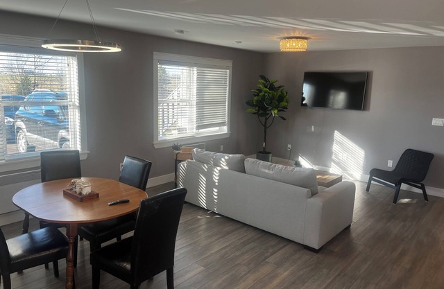 All one level 2 bedroom w/King beds in Charlottetown- close to hospital