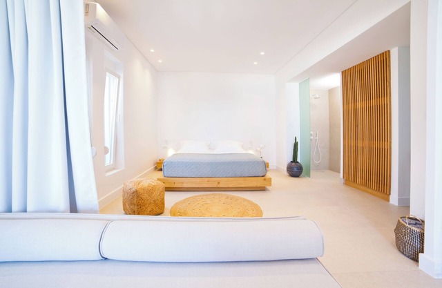 Almyra Luxury Bliss Suite Open Plannwith Sea View, Roof Top & Jacuzzi