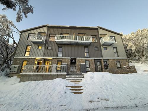 Alpine Chalet 3BR with Heated Floors and Fast Wi-Fi