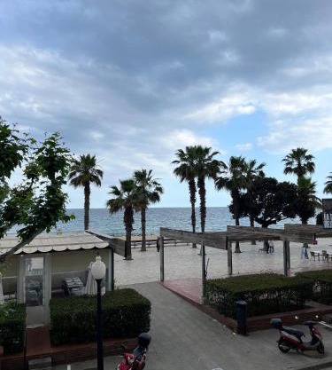 ALQUILER PISO BLANES con VISTAS AL MAR