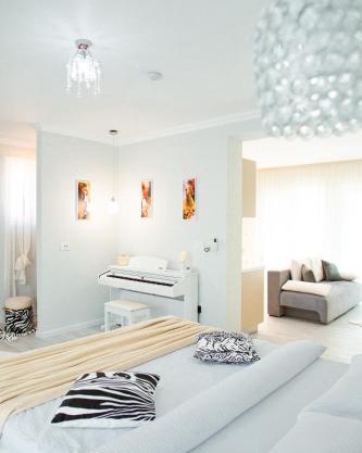 AM Apartment 13 Studio with Piano & Bathtub