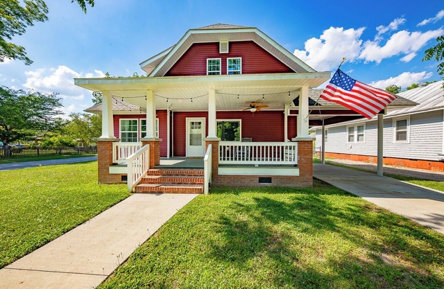 Amazing 3 BR Home | 5 mins to DT | Pet Friendly