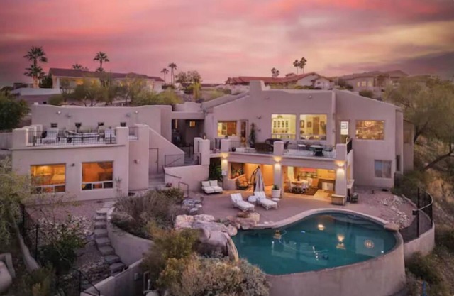 Amazing 5 Bedrooms, Fire Pit, BBQ, Pool, Theater, Pool Table, Steam Room, Casita