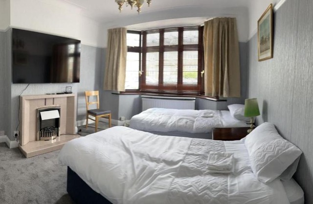 Amazing and Romantic O2 Arena 4 Bedrooms House free parking