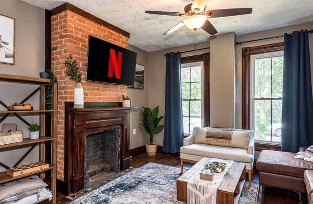 Amazing & Cozy Downtown 2 bedroom House