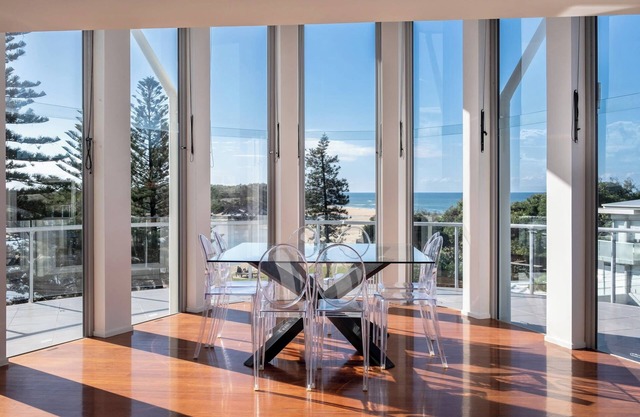 Amazing Currimundi Lakefront Ocean Penthouse