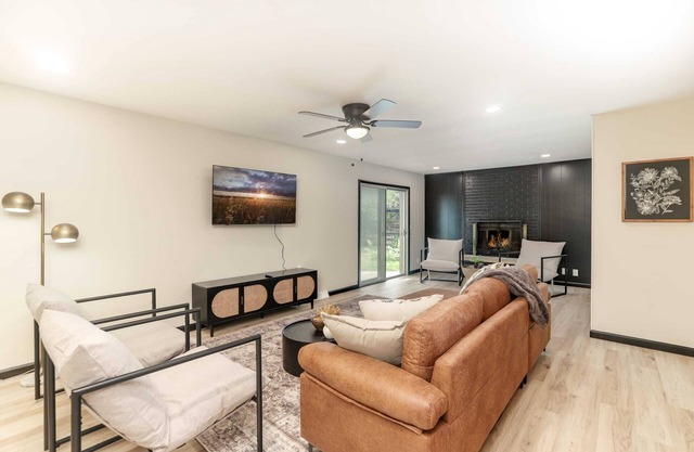 Amazing East Side 3BR 2BA Wifi SMRT TV