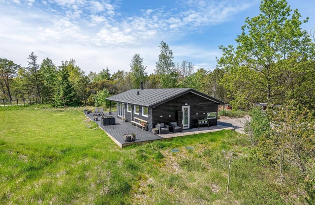 Amazing home in ålbæk with kitchen