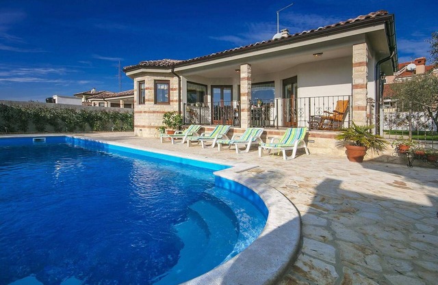 Amazing home in Buje with WiFi
