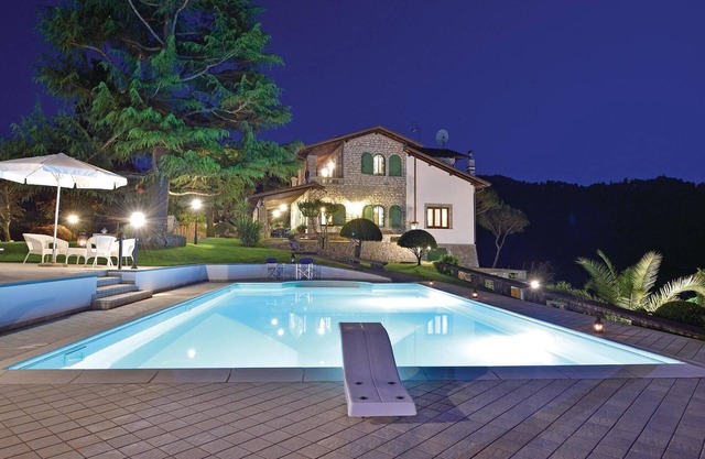 Amazing home in Camaiore (LU) with WiFi