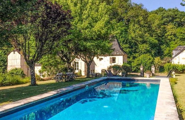 Amazing Home In Sarrazac With Wifi