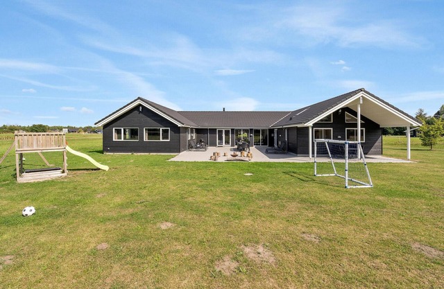 Amazing home in Væggerløse with sauna