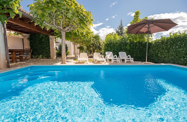 Amazing home in Vinjani Donji