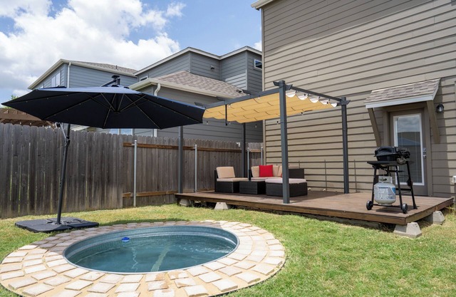 Amazing Modern Pool Home Minutes to Major Hospitals & Tech Ridge