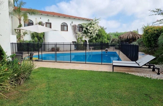 Amazing Villa with Fenced Pool Garden
