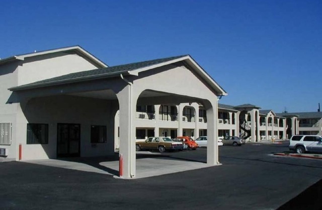 American Inn & Suites