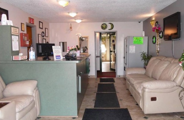 American Inn & Suites