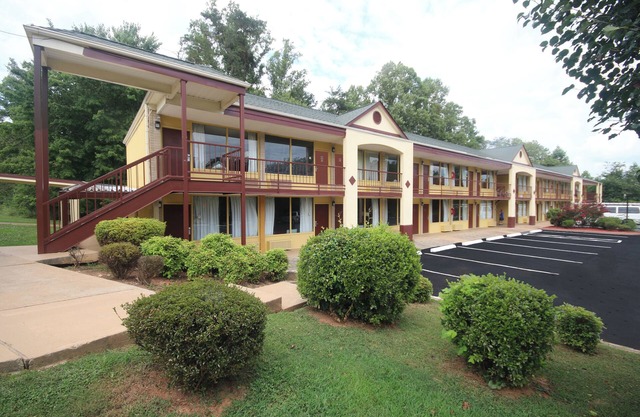 Americas Best Value Inn Pilot Mountain