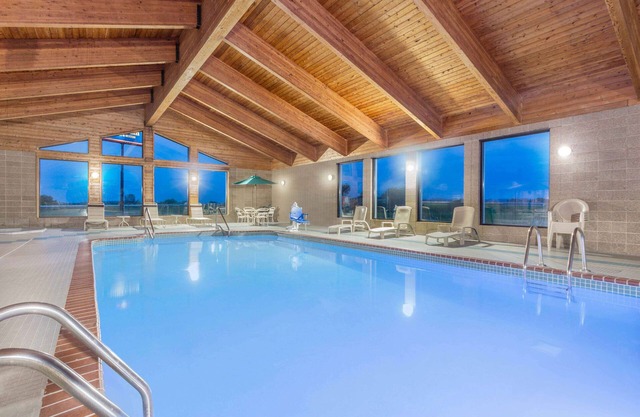 AmericInn by Wyndham Elkhorn Near Lake Geneva