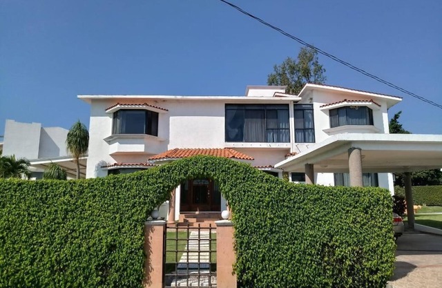 Amplia casa con alberca. Ideal para vacaciones con toda la familia.