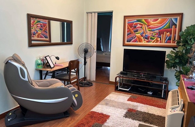 An entire and cozy 1 bedroom condo with an awesome view! Massage chair.