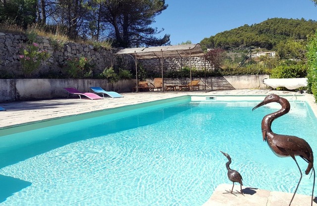 An old barn and all Provence within reach .