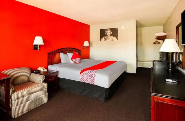 An Upscale & Best Suite! W/ 24 hr Front Desk